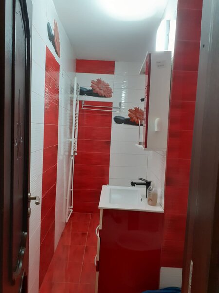 Lujerului, particular, 2 garsoniere, etaj 1 sau 2, metrou 1/4 min, LUX